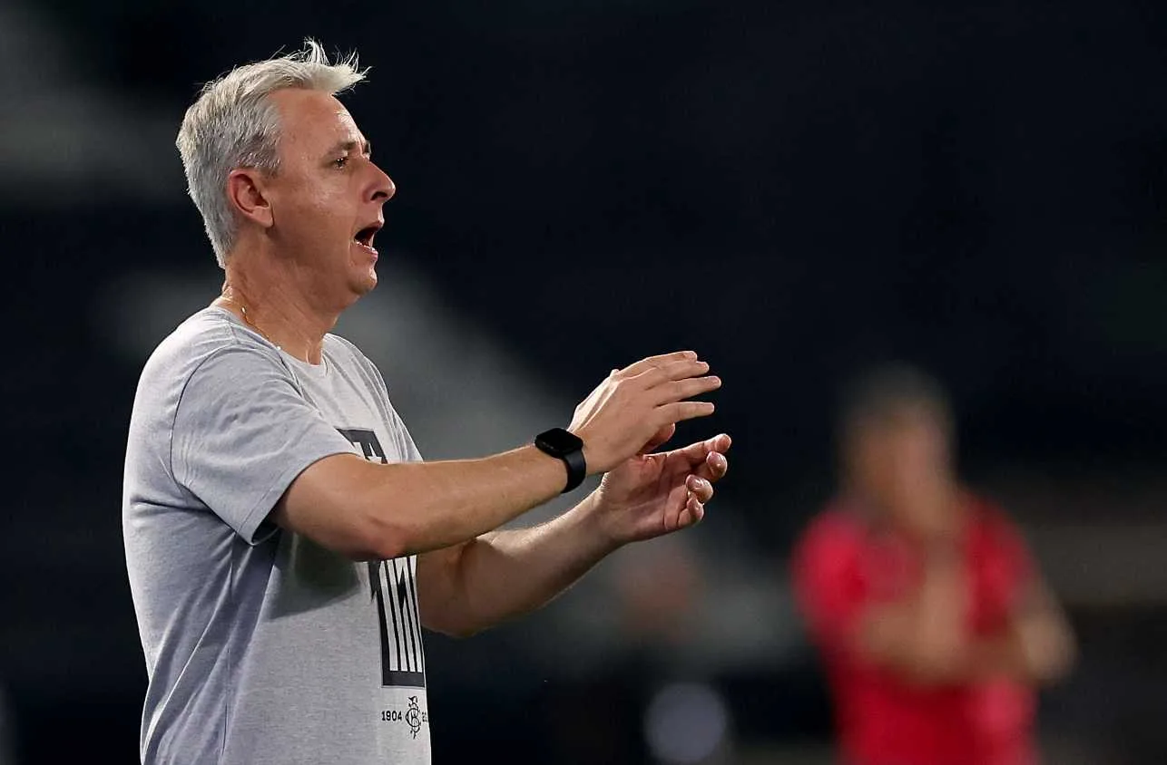 Tiago Nunes tem “condição” para manter cargo no Botafogo; entenda