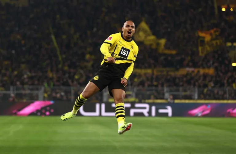 Borussia Dortmund vence a defesa e abre o placar contra o Freiburg; veja