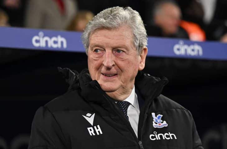 Após internação, técnico pede demissão e time da Premier League anuncia substituto Após internação, técnico pede demissão e time da Premier League anuncia substituto