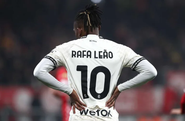 Estrela do Milan, Rafael Leão rebate torcedor após ataque racista