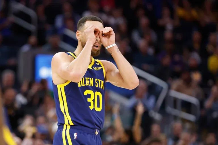 76ers x Bucks, Suns x Lakers, Warriors e mais: confira os jogos da NBA hoje (25)