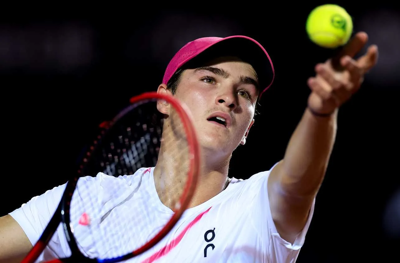 João Fonseca sofre com condições da quadra e é eliminado do ATP Santiago