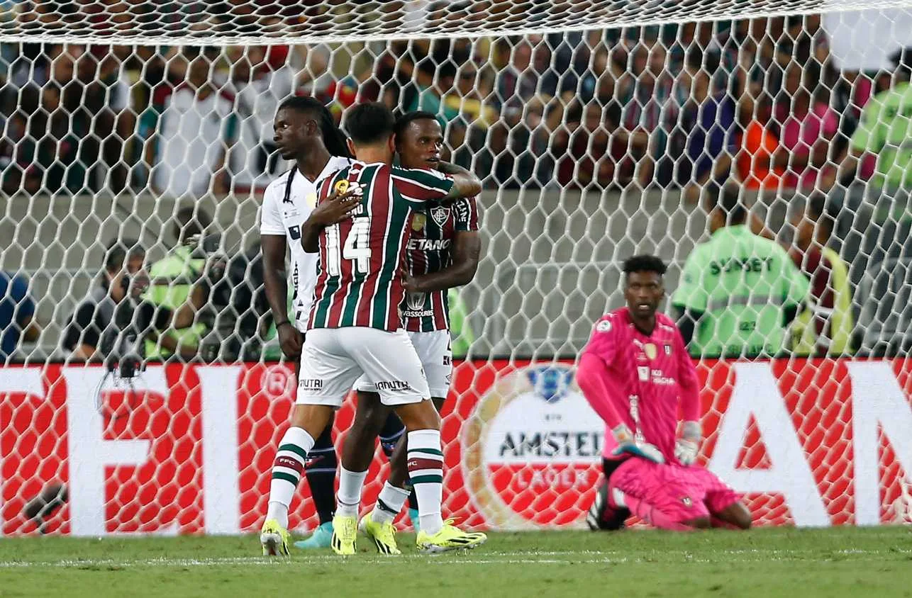 Fluminense ignora a pressão e marca dois contra a LDU; veja