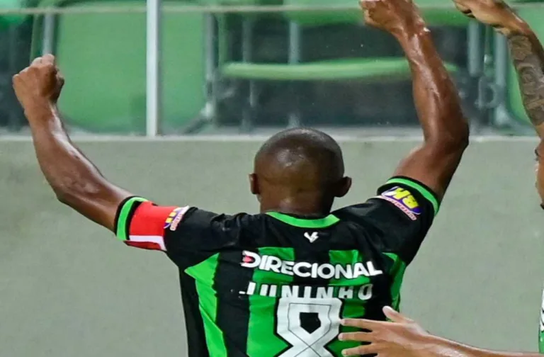 América-MG perde pênalti, mas conquista vitória sobre o Uberlândia no Mineiro