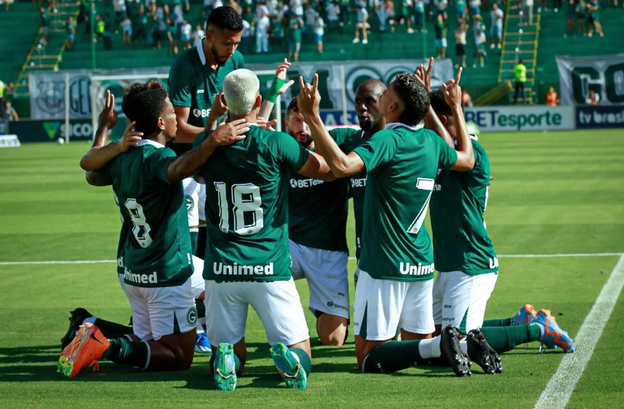 Goiás bate o Jataiense e conquita liderança do Goianão