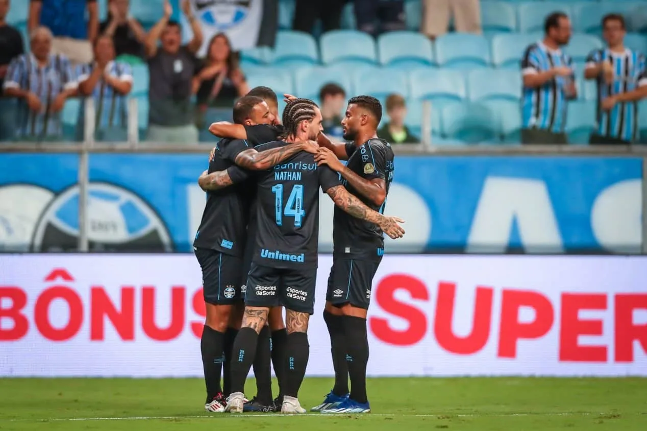 Grêmio bate o Novo Hamburgo e garante a liderança do Gauchão por mais uma rodada
