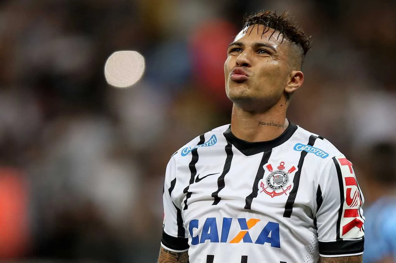 Cleber Machado viraliza ao “resgatar” Guerrero em transmissão do Corinthians