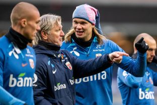 Haaland durante treinos pela seleção norueguesa (Reprodução/X/Haaland)