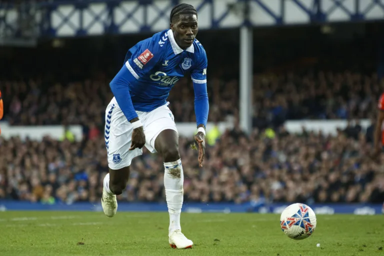 Branthwaite e Onana no radar do Manchester United