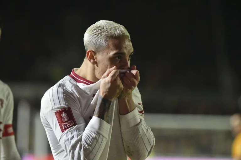 Antony entra na lista de negociáveis do Manchester United