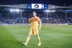 Lewandowski melhora após chegada de Vitor Roque ao Barcelona