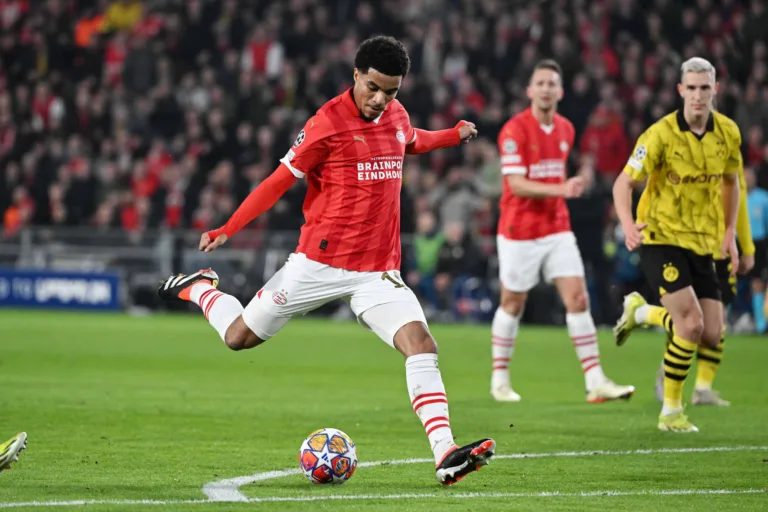 As razões para o PSV manter Tillman no elenco