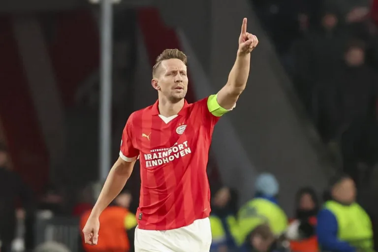 Eredivisie terá jogos importantes de PSV,  Feyenoord, AZ e Ajax 