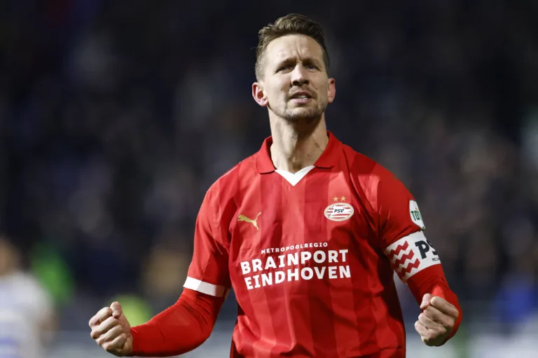 PSV de Luuk de Jong domina a Eredivisie