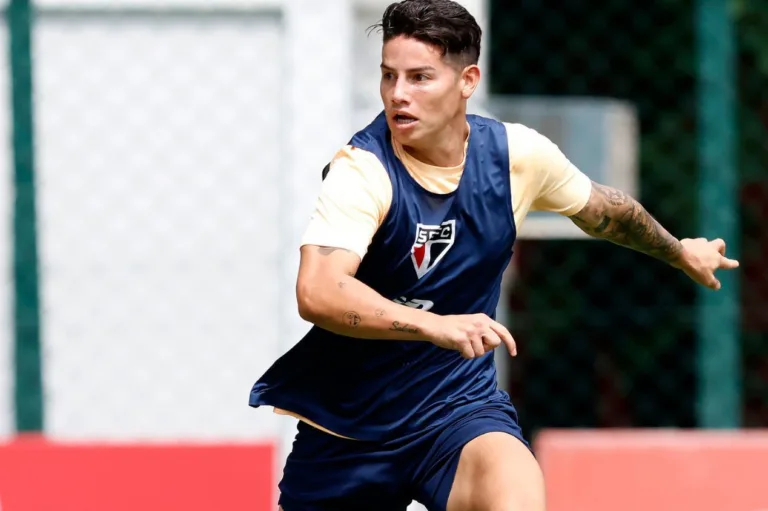 James Rodríguez chama atenção nos últimos treinos do SPFC