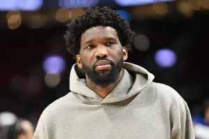 NBA multa 76ers em R$ 370 mil por ausência de astro na lista de lesionados