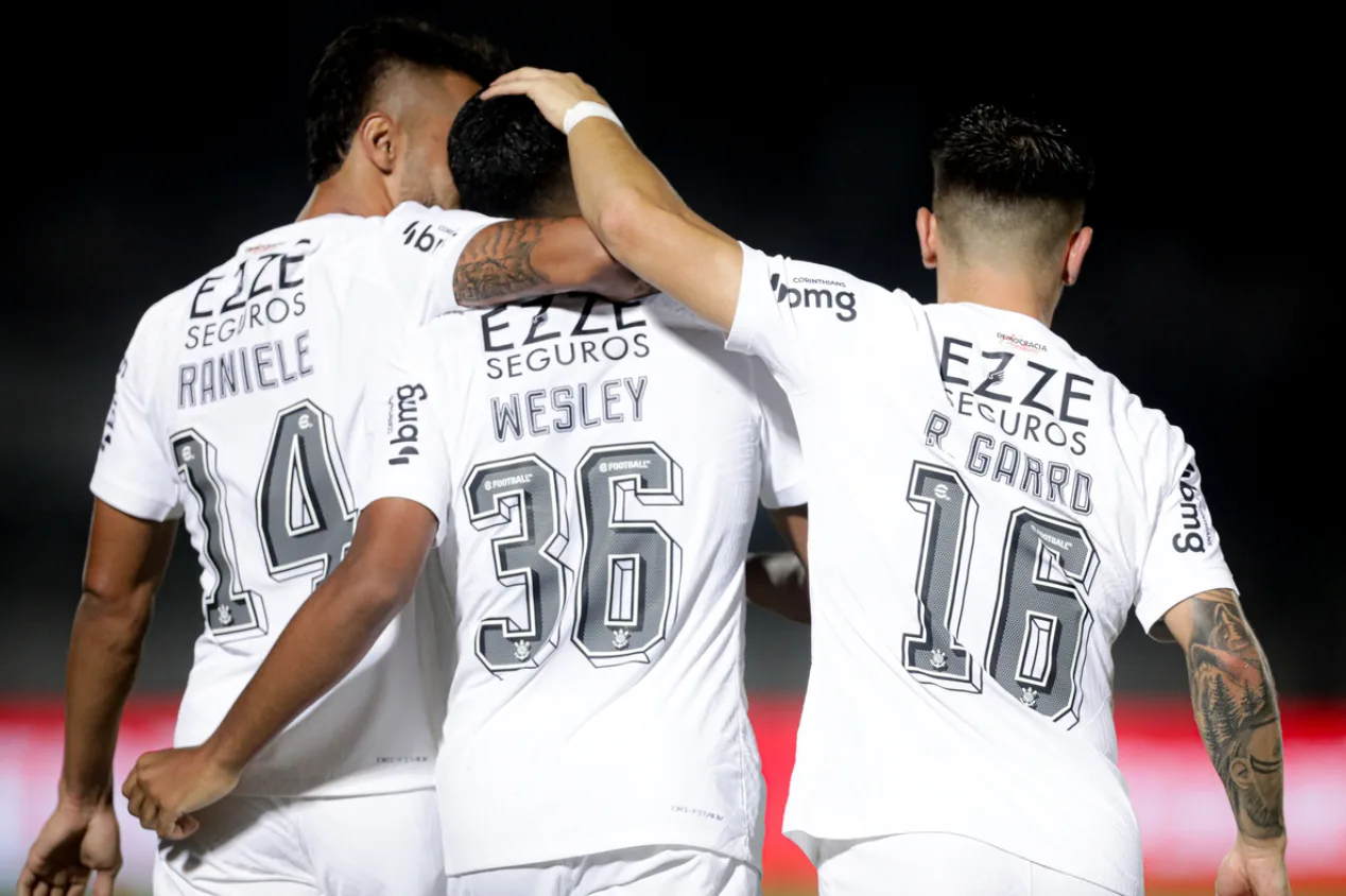 Neto elege “verdadeiro” camisa 10 do Corinthians: “Muita bola”