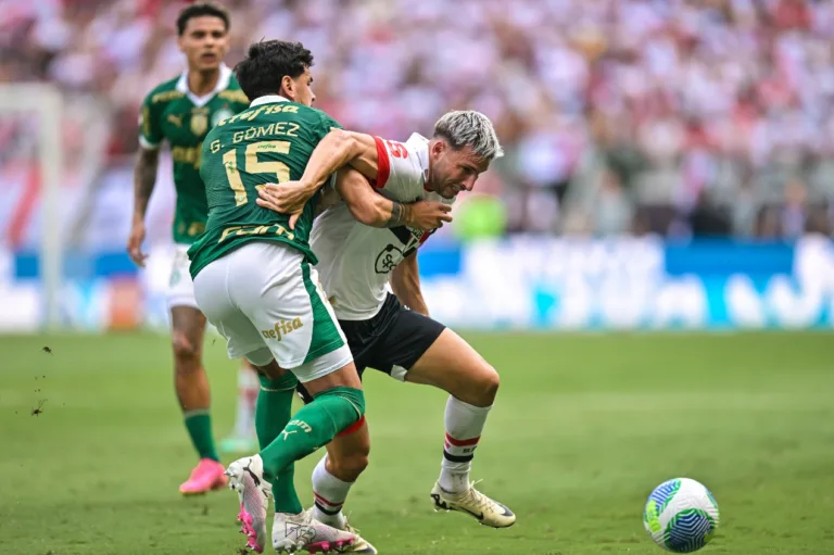 Cleber Machado “rebate” Cicinho e indica time destaque do Brasil