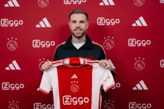 Meio-campista foi apresentado pelo Ajax em janeiro após deixar a Arábia Saudita