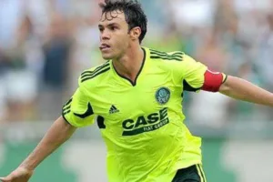 Kleber Gladiador lista nomes do futebol brasileiro perseguidos pela arbitragem: “Critérios diferentes”