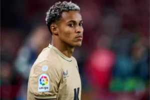 Palmeiras acerta empréstimo de Lázaro, ex-Flamengo; veja detalhes