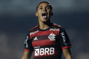 Palmeiras se aproxima de fechar com atacante ex-Flamengo