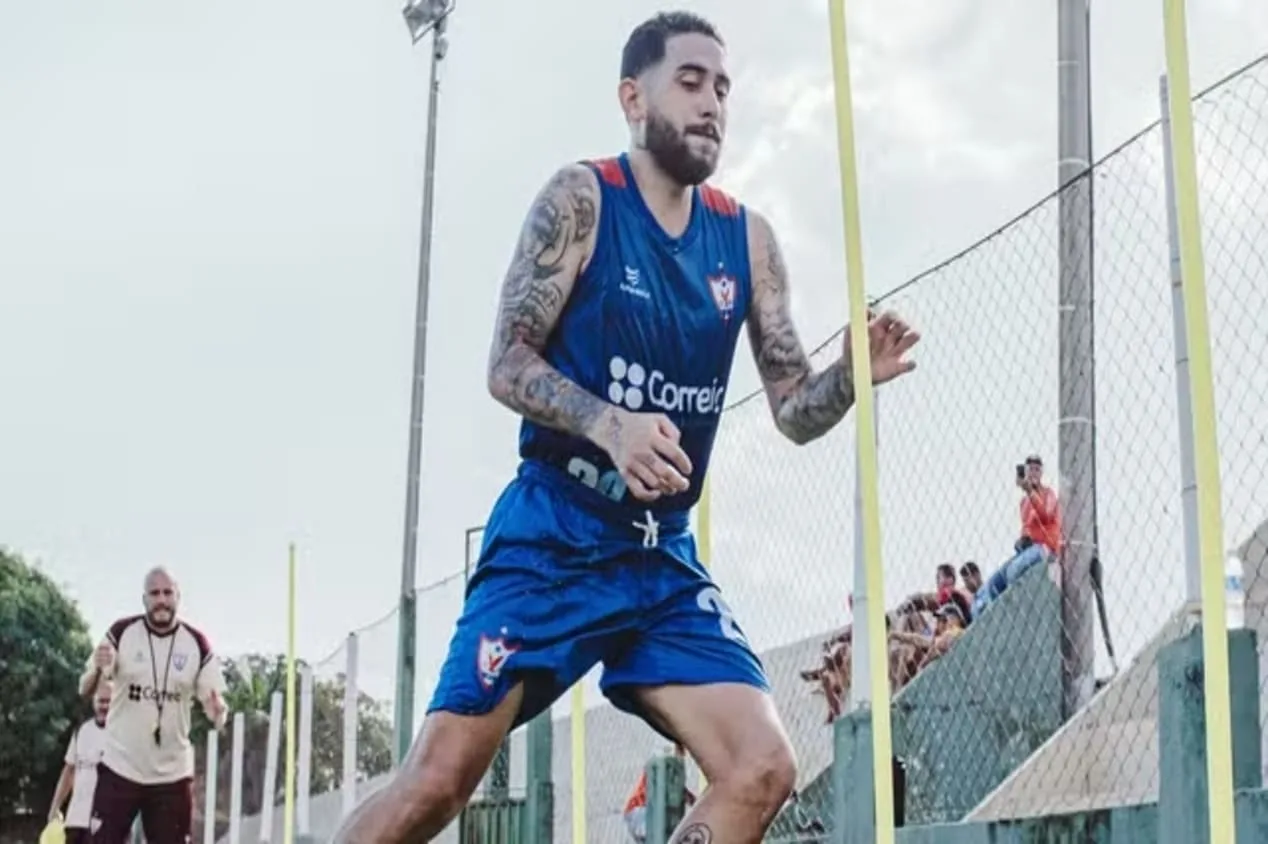 Remo x Águia de Marabá: Leandro Carvalho se machuca e fica cinco minutos em campo