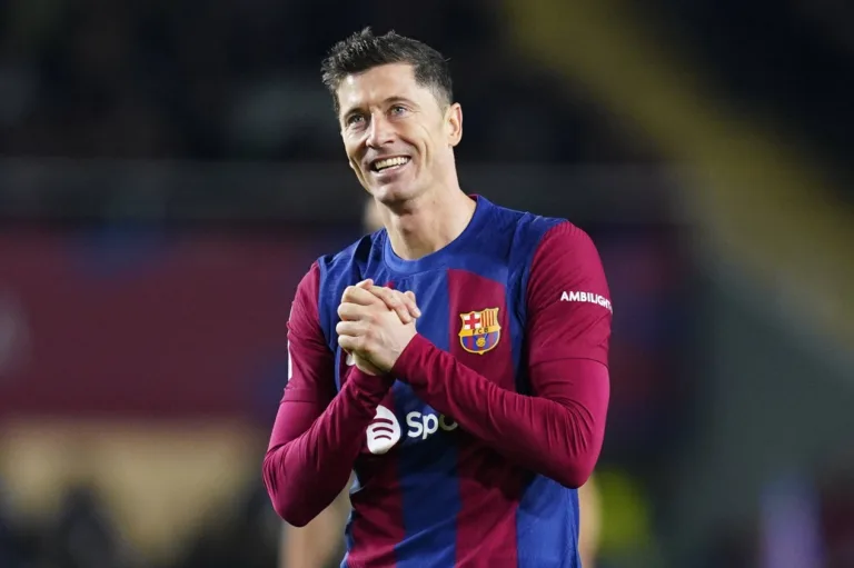 Lewandowski confirma permanência no Barcelona para a próxima temporada