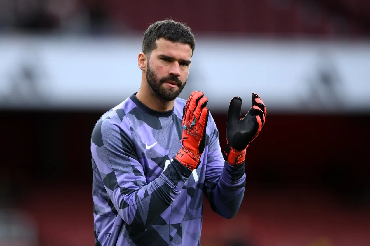 Alisson sofre lesão e desfalca Liverpool na Premier League