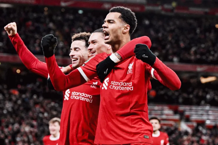 Ídolo do Liverpool vê grande quantidade de lesões como maior ameaça para título da Premier League