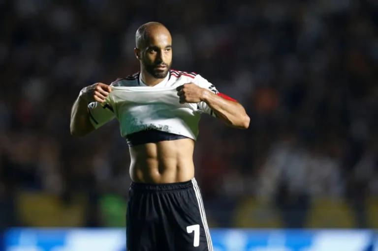 Lucas Moura, do SPFC, condena gramado sintético: “Faz mal ao futebol”