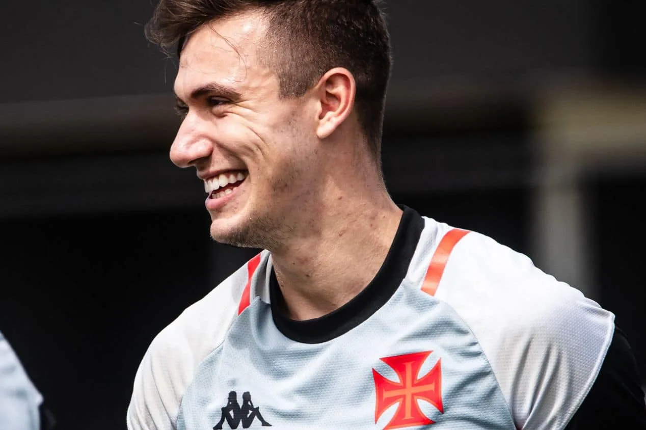 Vasco projeta mercado da bola ‘aquecido’ para Lucas Piton no meio do ano