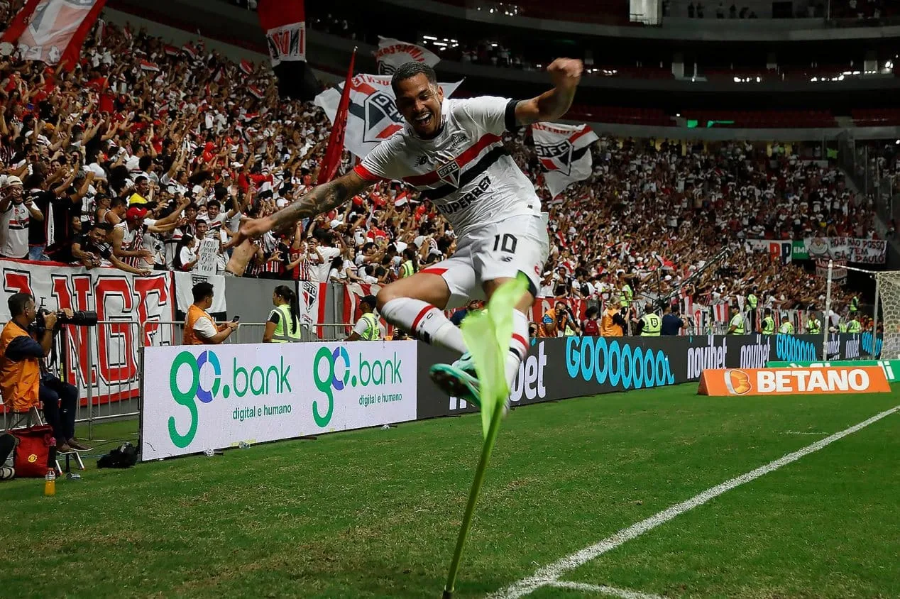 Luciano se torna o terceiro maior artilheiro do SPFC no século; veja ranking
