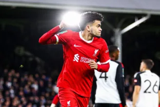 Luiz Díaz comemora gol marcado pelo Liverpool