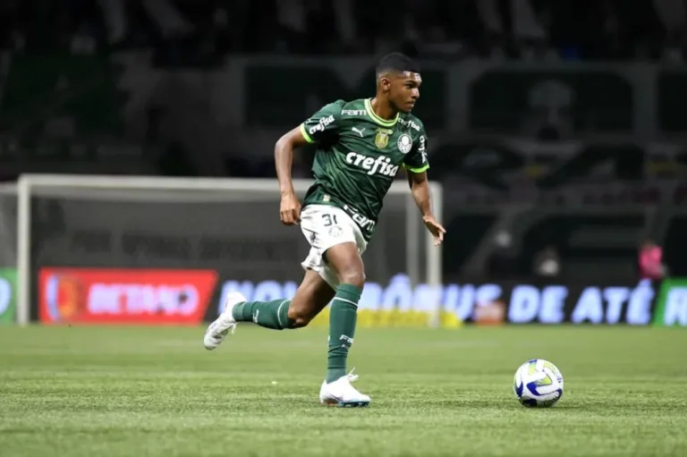 Luis Guilherme, do Palmeiras, entra na mira do Liverpool