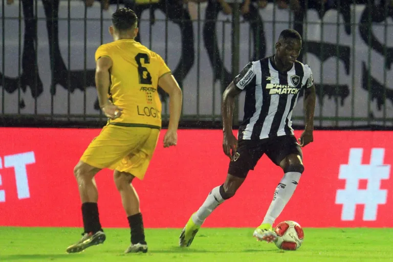 Luiz Henrique vira dúvida no Botafogo para pré-Libertadores