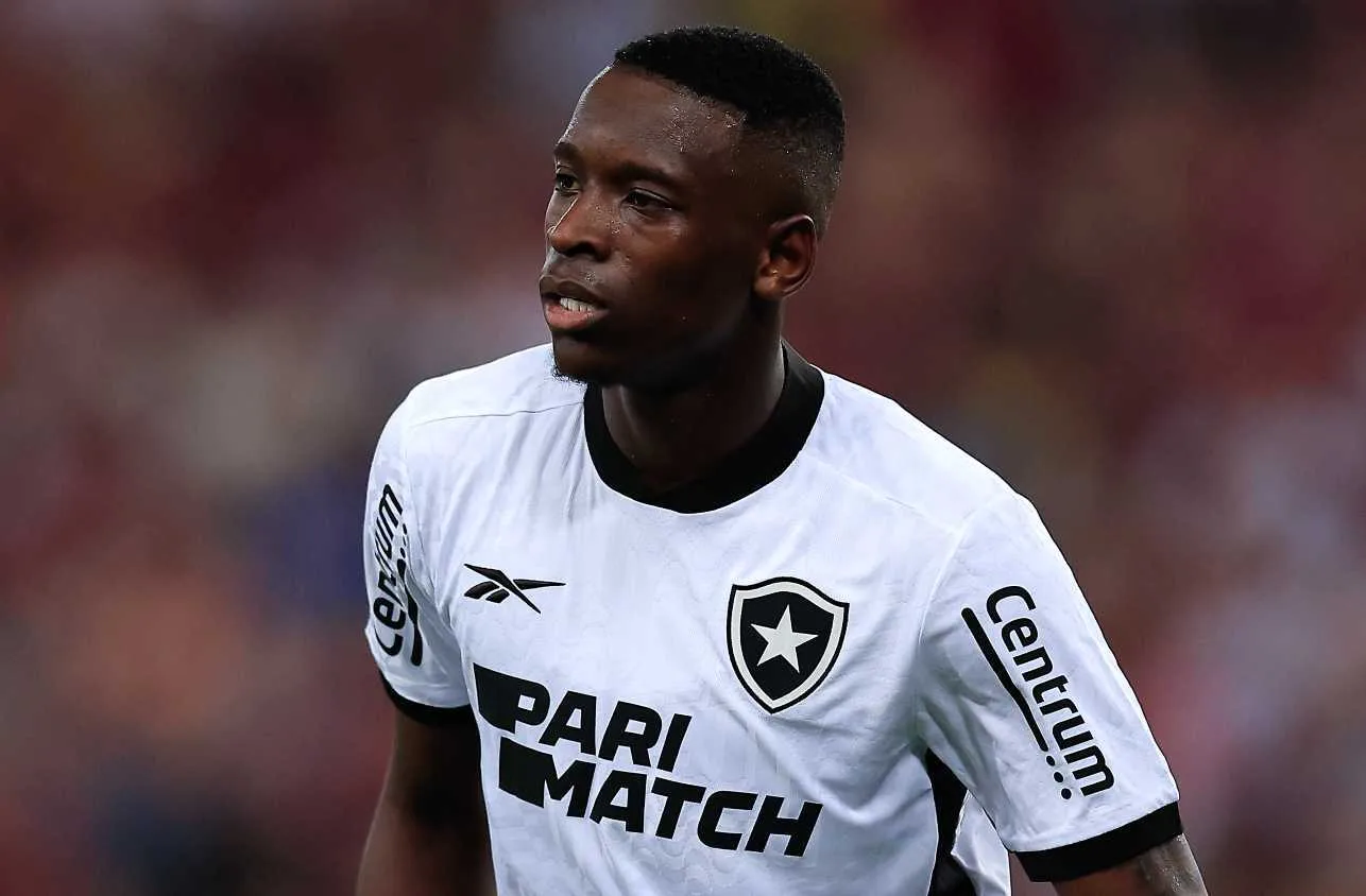 No Botafogo, Luiz Henrique curte nova camisa do Fluminense