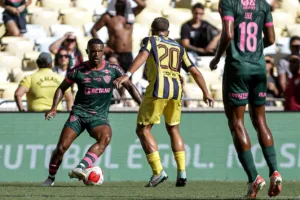 Fluminense poupa titulares, vence Madureira e volta à liderança do Carioca