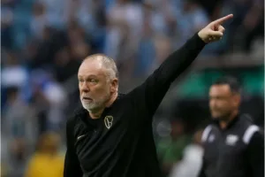 Craque Neto responde se Mano Menezes era o problema do Corinthians