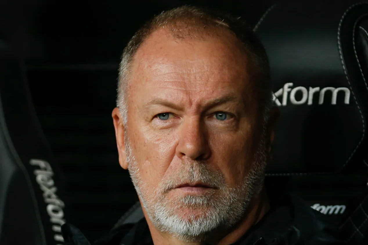 Sheik ‘alivia’ culpa de Mano Menezes no Corinthians: “É generalizada”