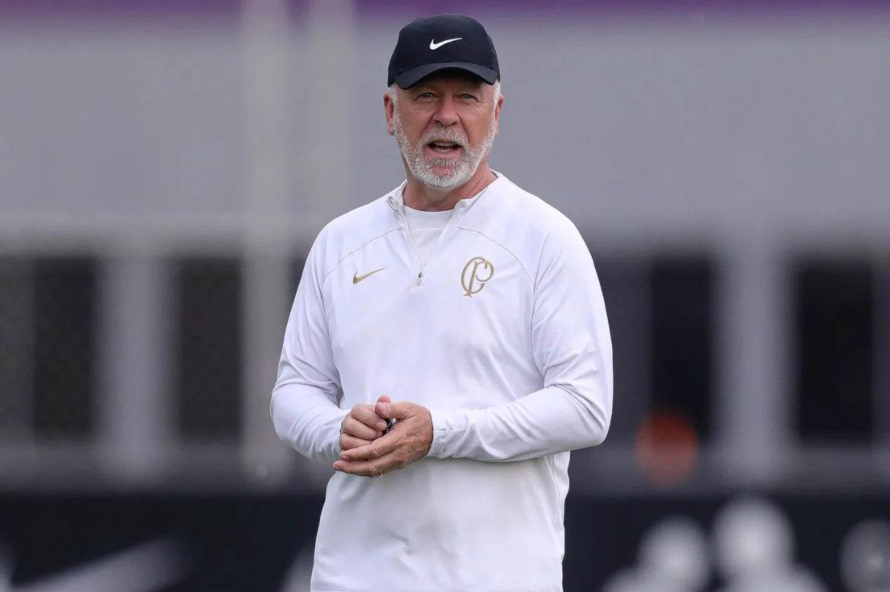 PVC revela dívida e multa rescisória de Mano Menezes no Corinthians: “Mais que R$ 9 milhões”