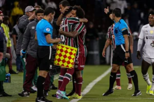 Fernando Diniz atualiza a situação de Marcelo após jogo do Fluminense
