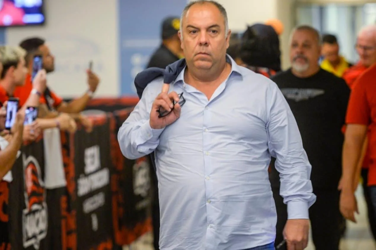 Marcos Braz, do Flamengo, se pronuncia após vídeo agredindo torcedor