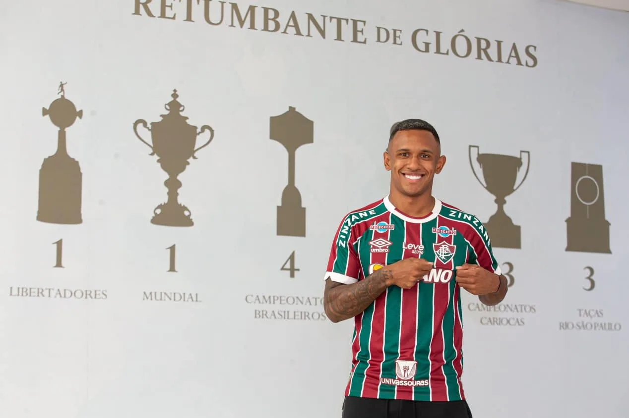 Fluminense anuncia contratação de atacante da Premier League