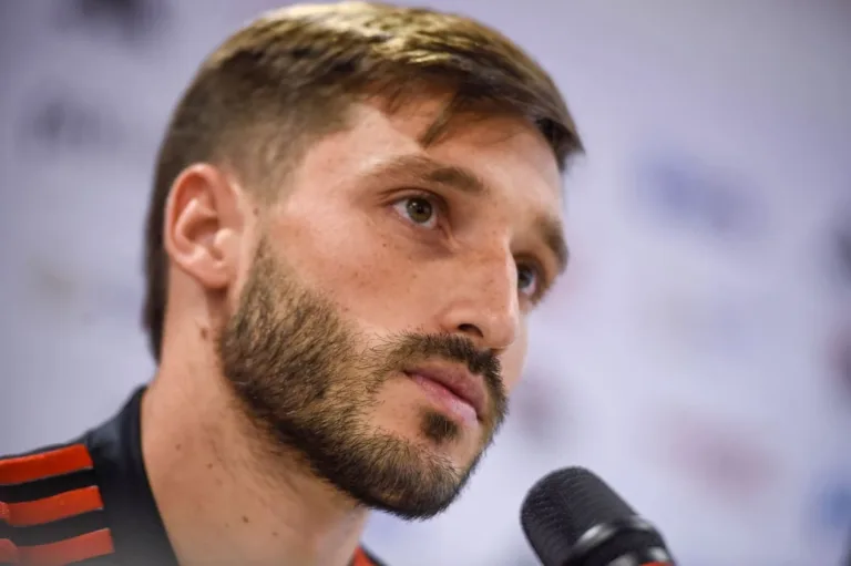 Denílson é sincero e critica declaração de Viña no Flamengo: “O mundo girou”