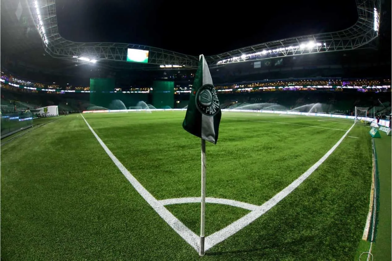 Mauro Cezar cita exemplos que eliminaram gramados sintéticos e se posiciona