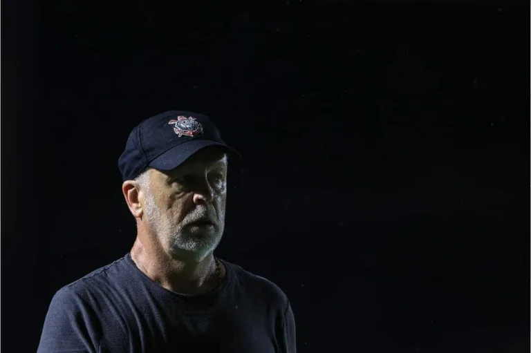 Mauro Cezar ironiza declaração de Mano Menezes após derrota do Corinthians