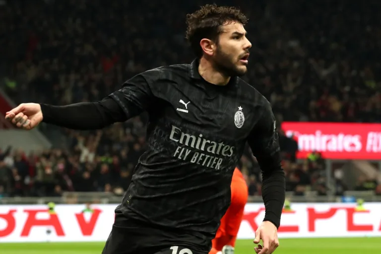 Milan bate o Napoli pelo Campeonato Italiano