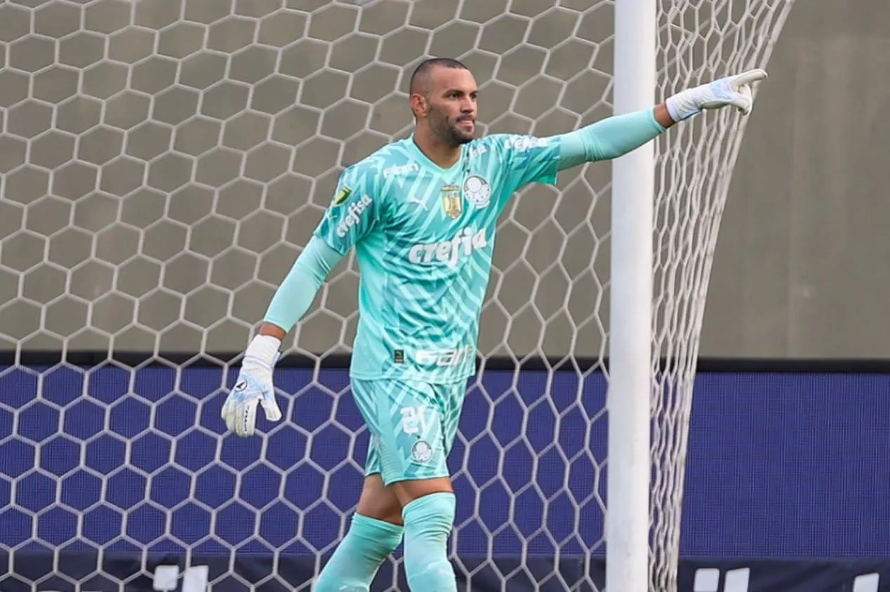 Weverton tem atitude inusitada na zona mista após Palmeiras x Corinthians