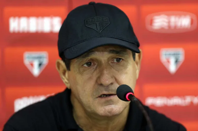 Muricy Ramalho aponta três times que estão na frente no Brasil